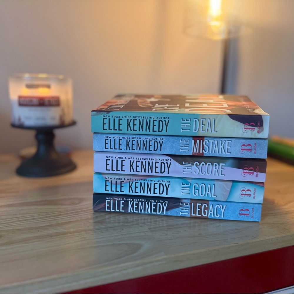 Elle Kennedy Boxed Set - The Off-Campus Series (Blue Teal Pink Spines)
